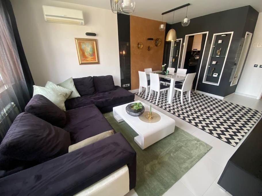 Lovely 1-bedroom With Free Parking Apartemen *