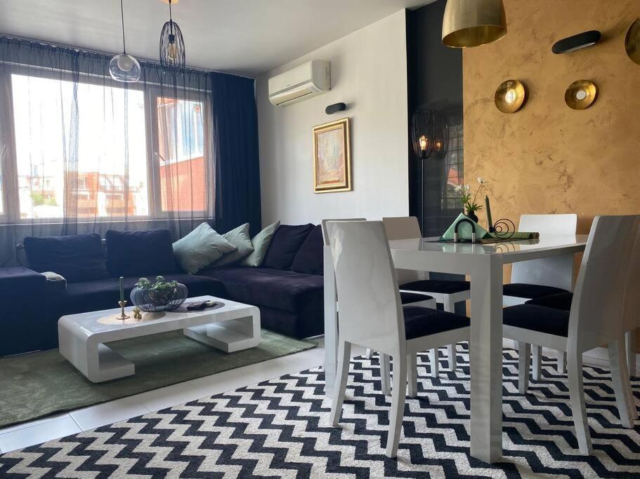 Lovely 1-bedroom With Free Parking Apartemen