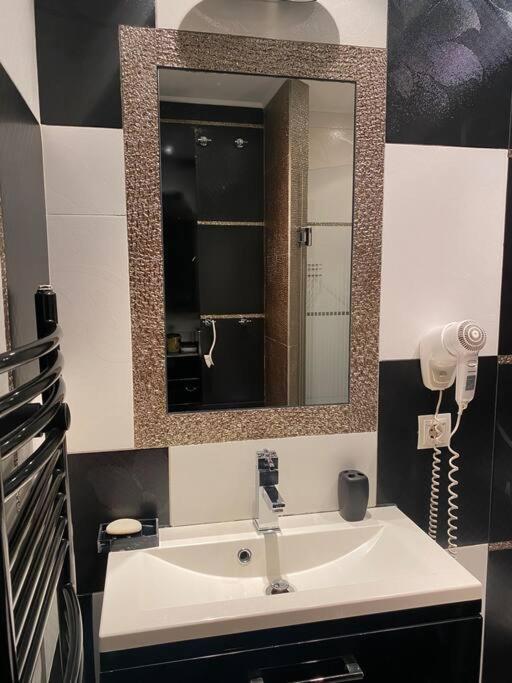 Apartment Lovely 1-bedroom With Free Parking